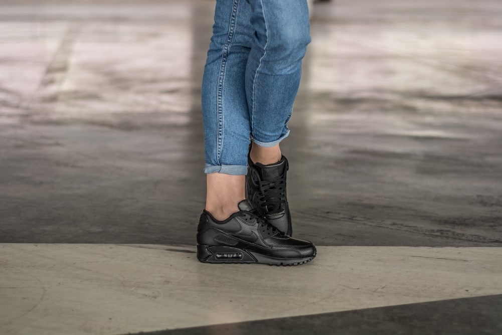 женская обувь Nike Air Max 90 czarne